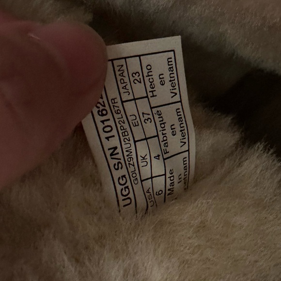 UGGs Classic Short Chestnut - Picture 3 of 7